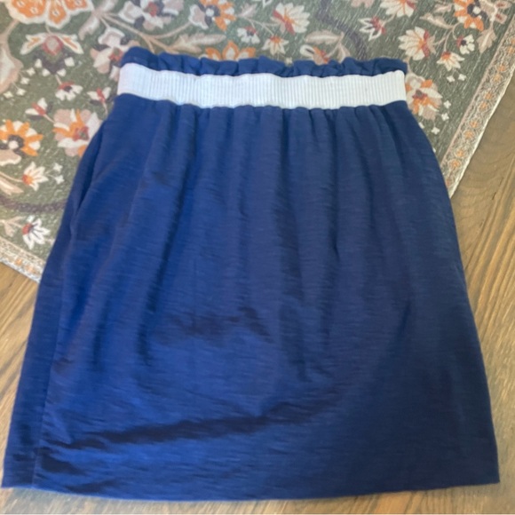 Vineyard Vines Pull On Waistband Skirt. In excellent like new condition - Picture 4 of 8